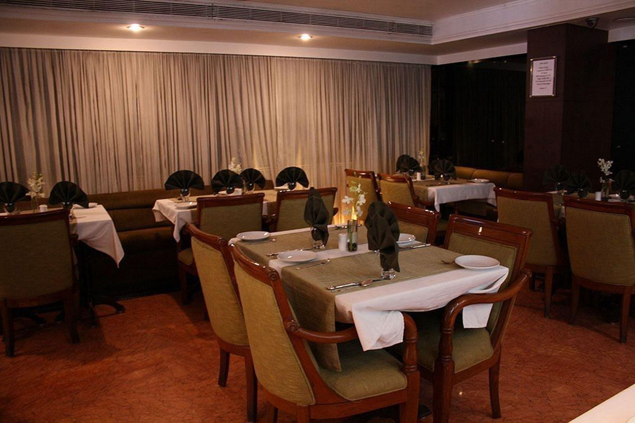 Hotel Bawa International Мумбаї Ресторан фото