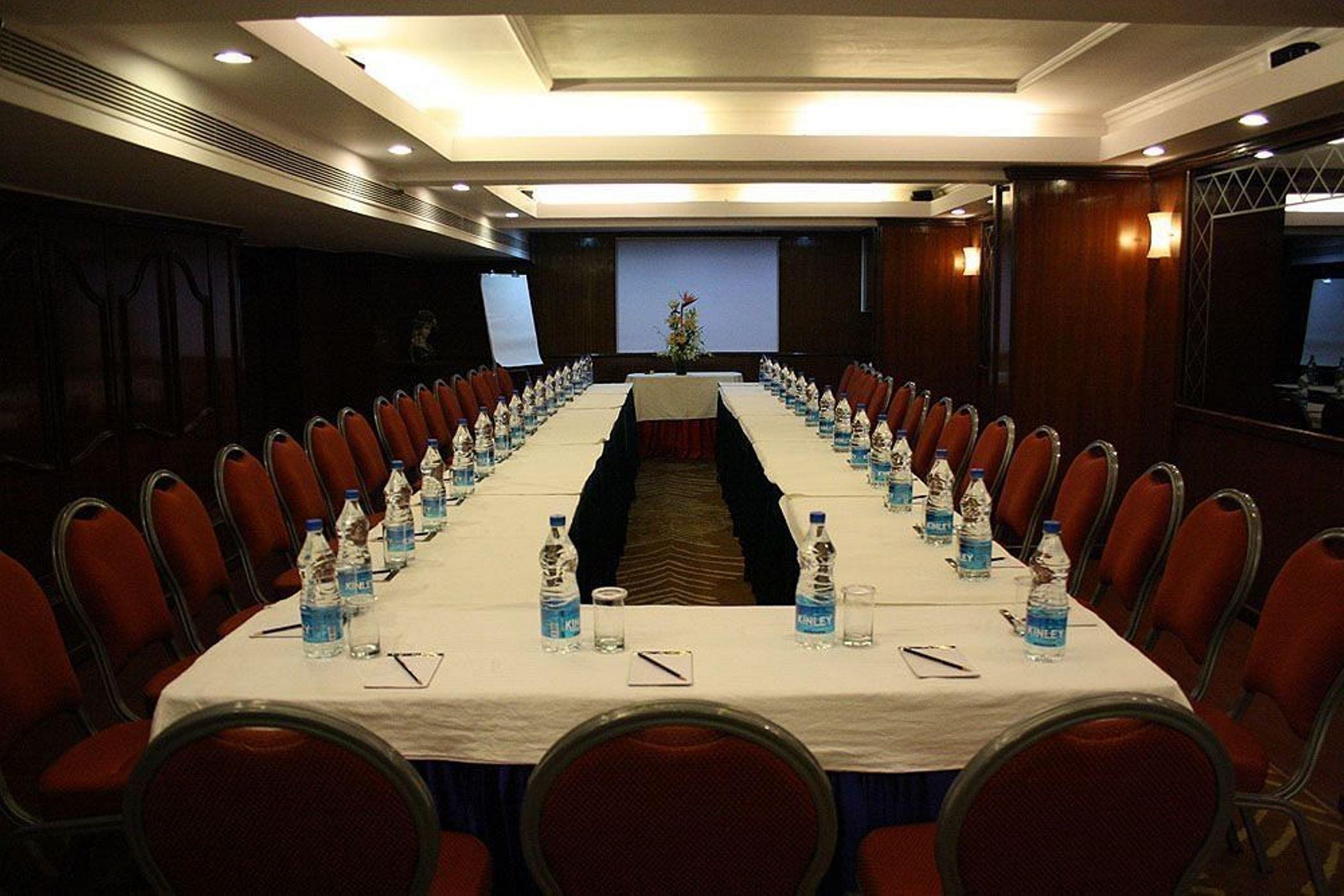 Hotel Bawa International Мумбаї Зручності фото