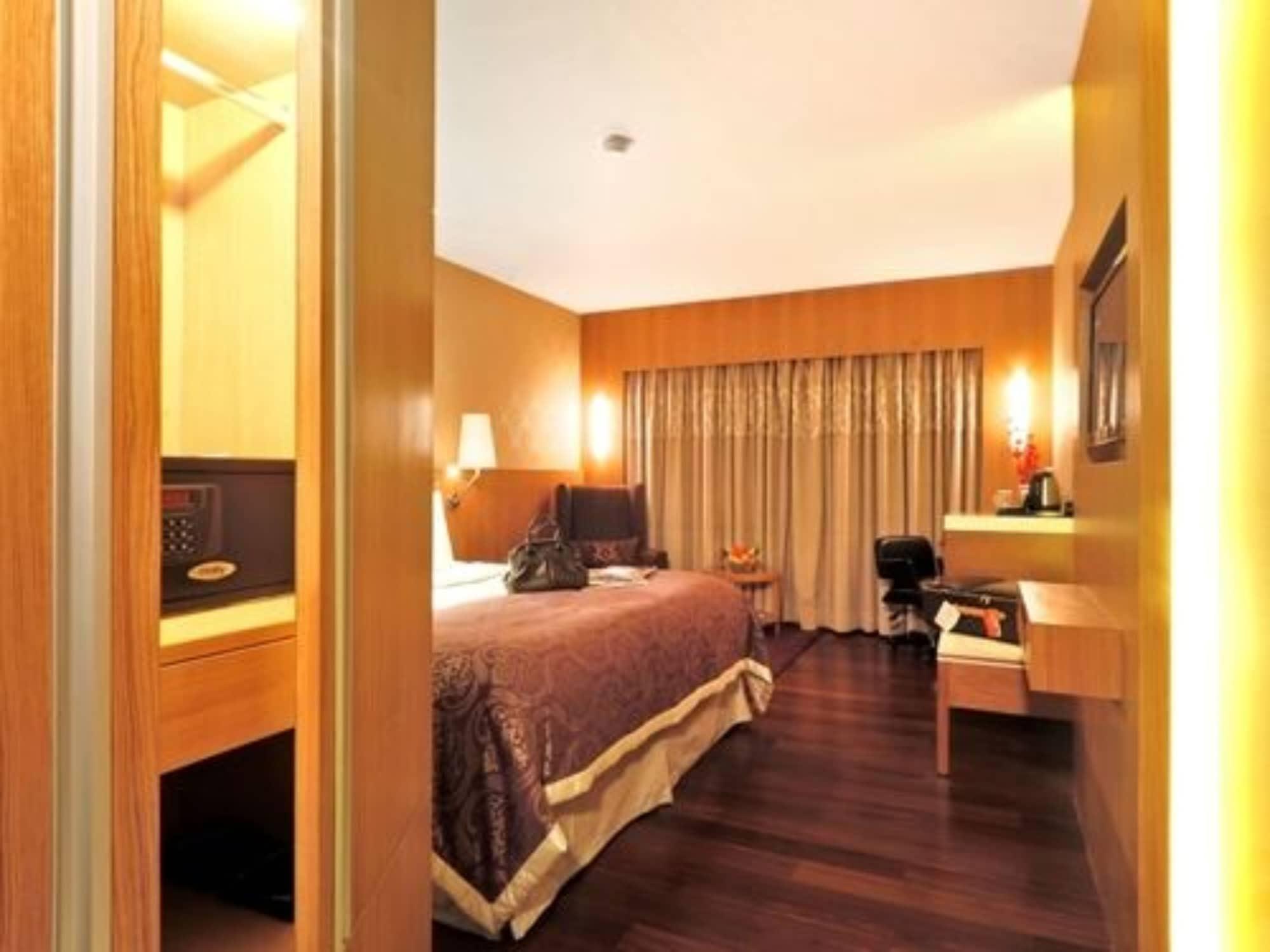 Hotel Bawa International Мумбаї Екстер'єр фото