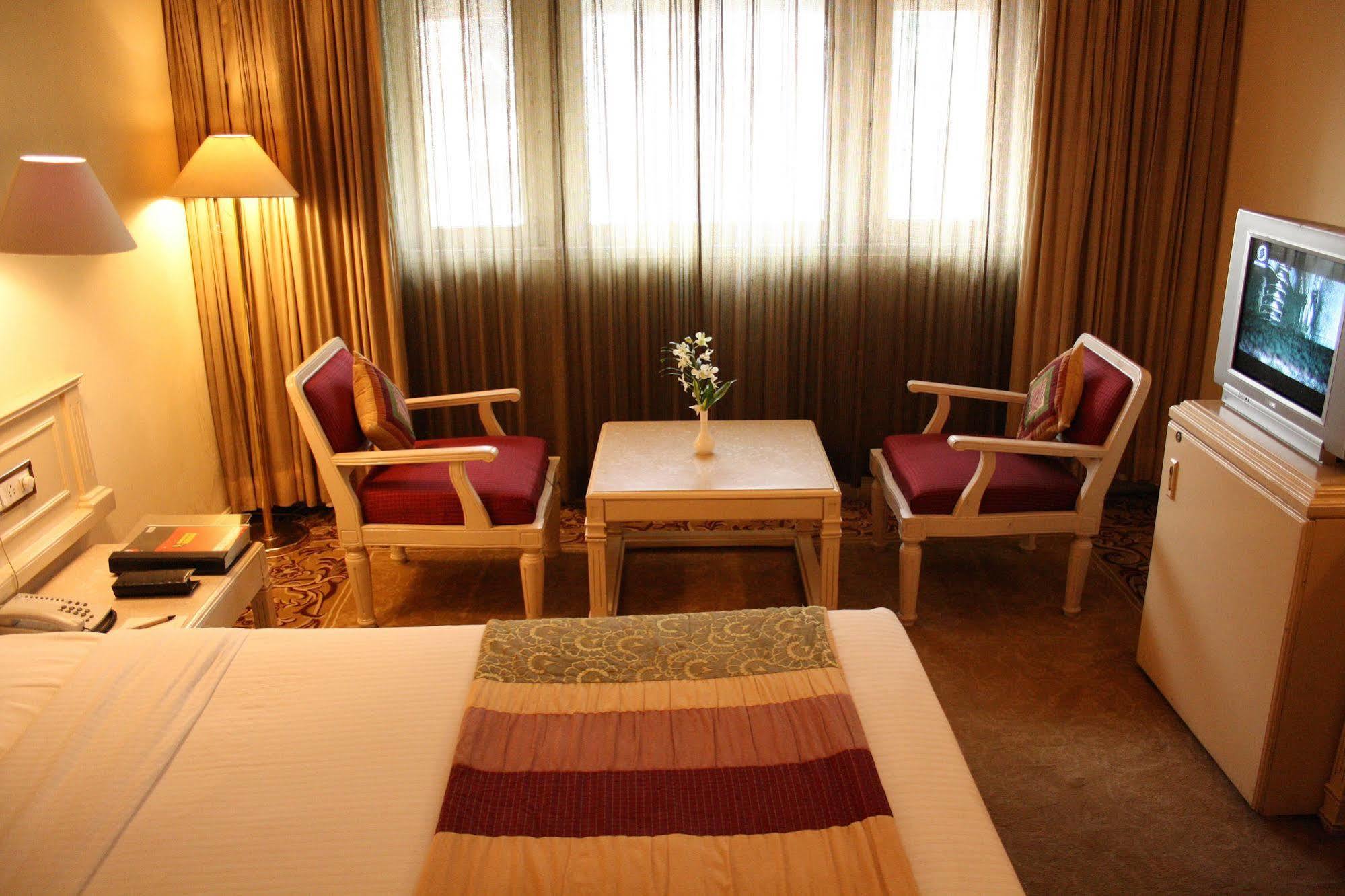 Hotel Bawa International Мумбаї Екстер'єр фото
