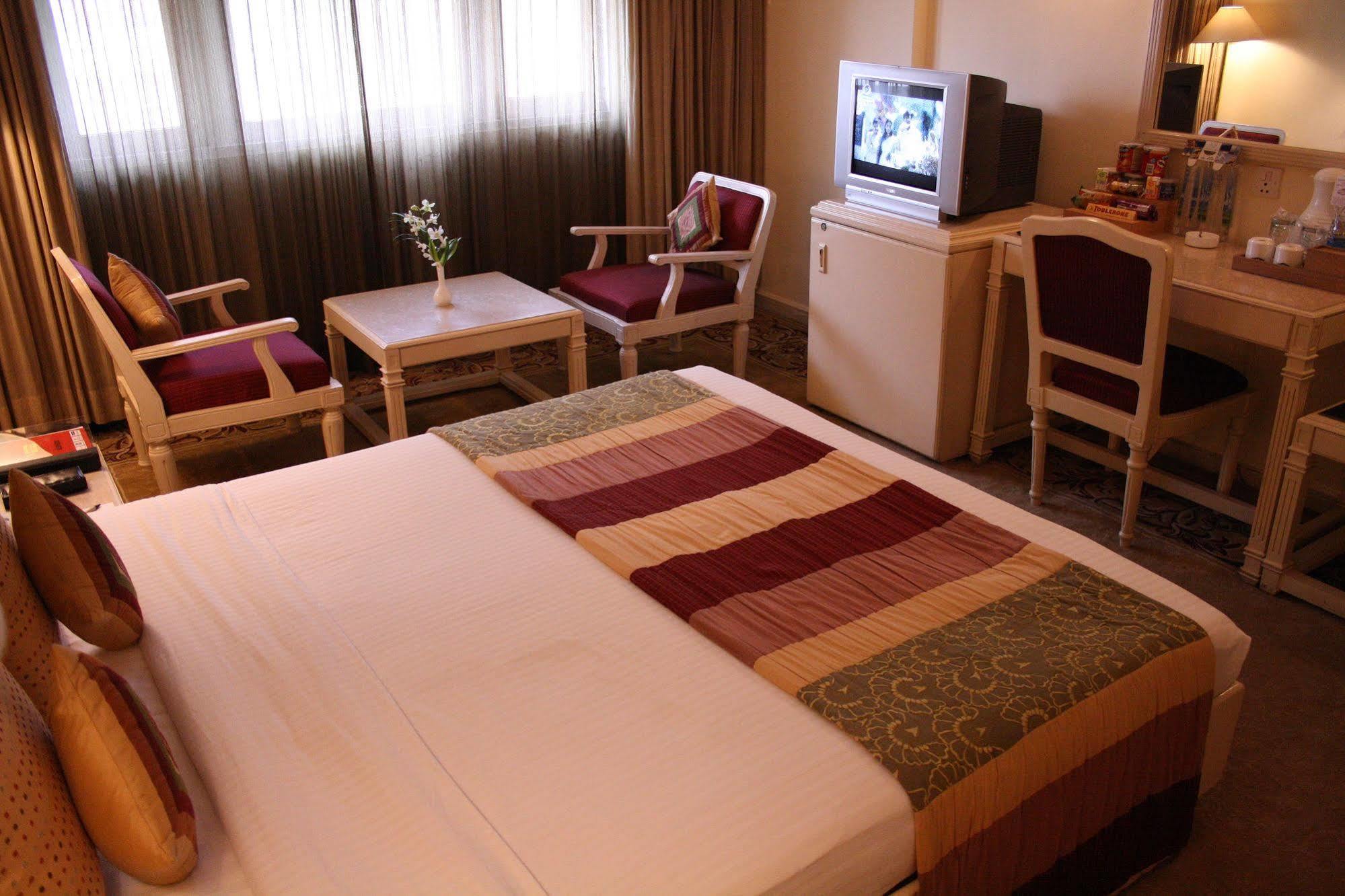 Hotel Bawa International Мумбаї Екстер'єр фото